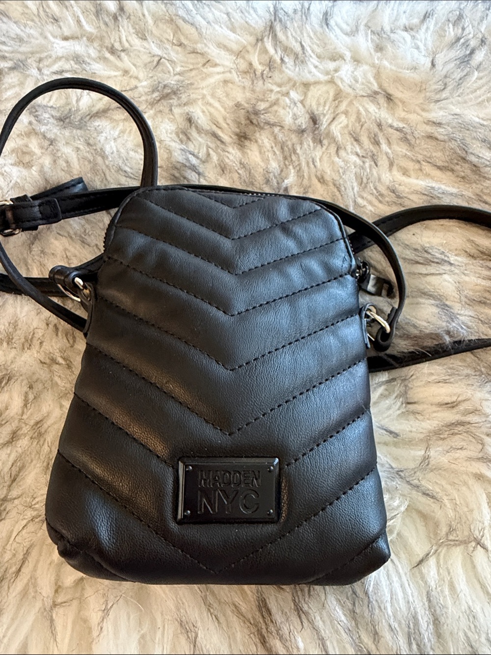 MADDEN NYC Black Quilted Crossbody Bag